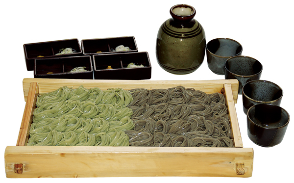 さがの更科そばと田舎そばの合盛り