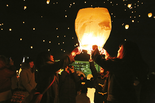 つなん雪まつり　スカイランタン